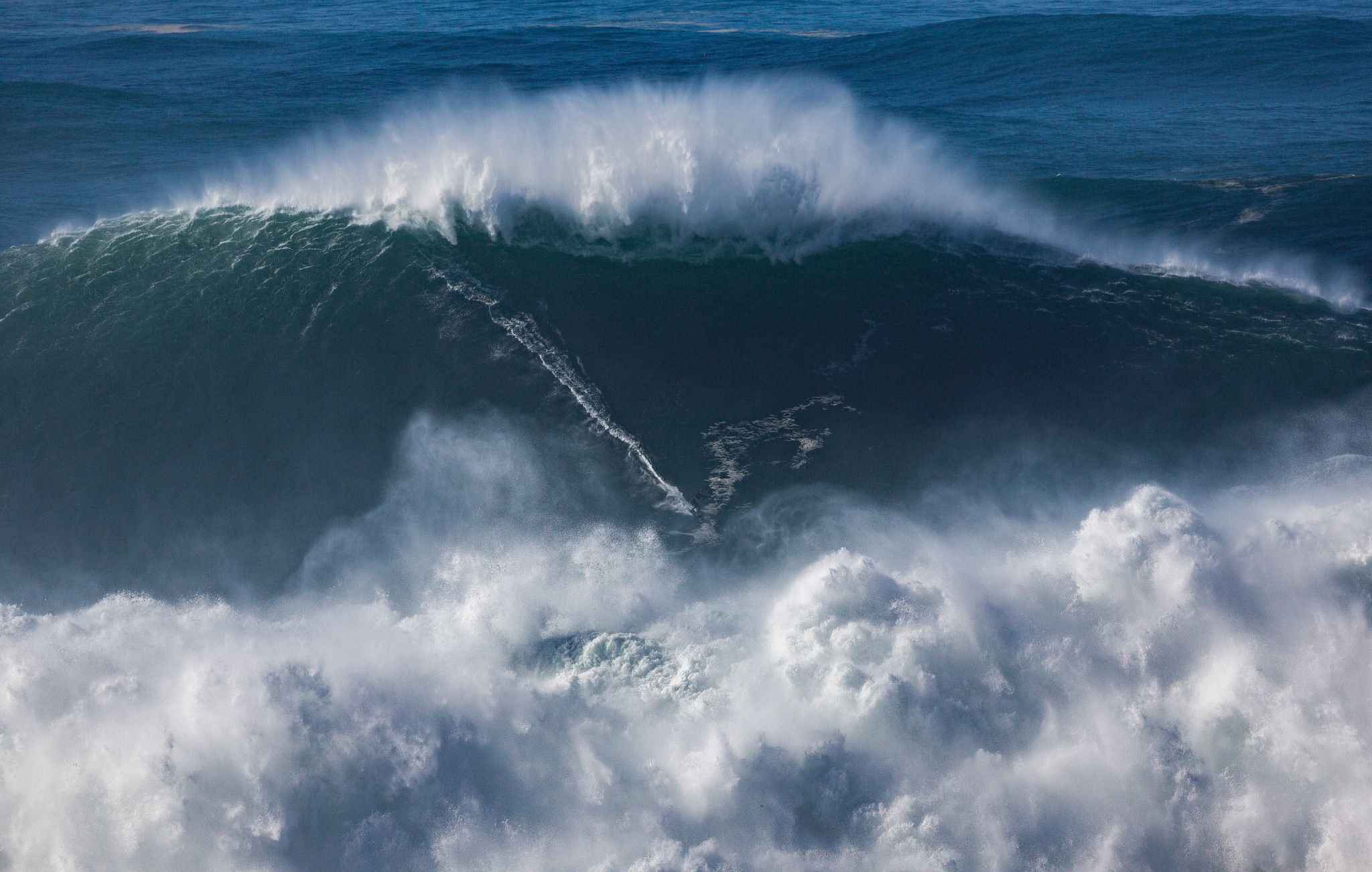 Wie eine «Wasserwand»: Surfer Sebastian Steudtner hat eine Riesenwelle bezwungen.