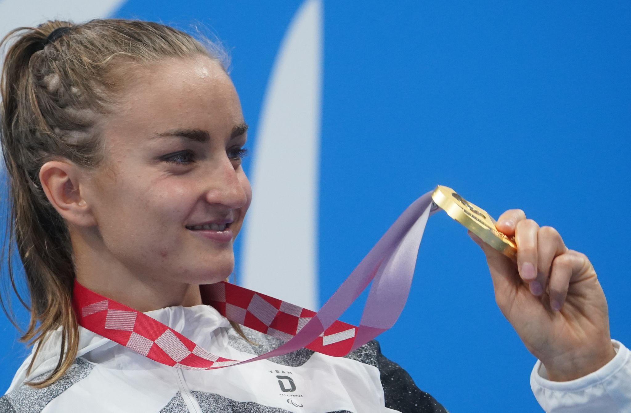 Elena Krawzow hat bei den Paralympics in Tokio Gold über 100 Meter Brust gewonnen.