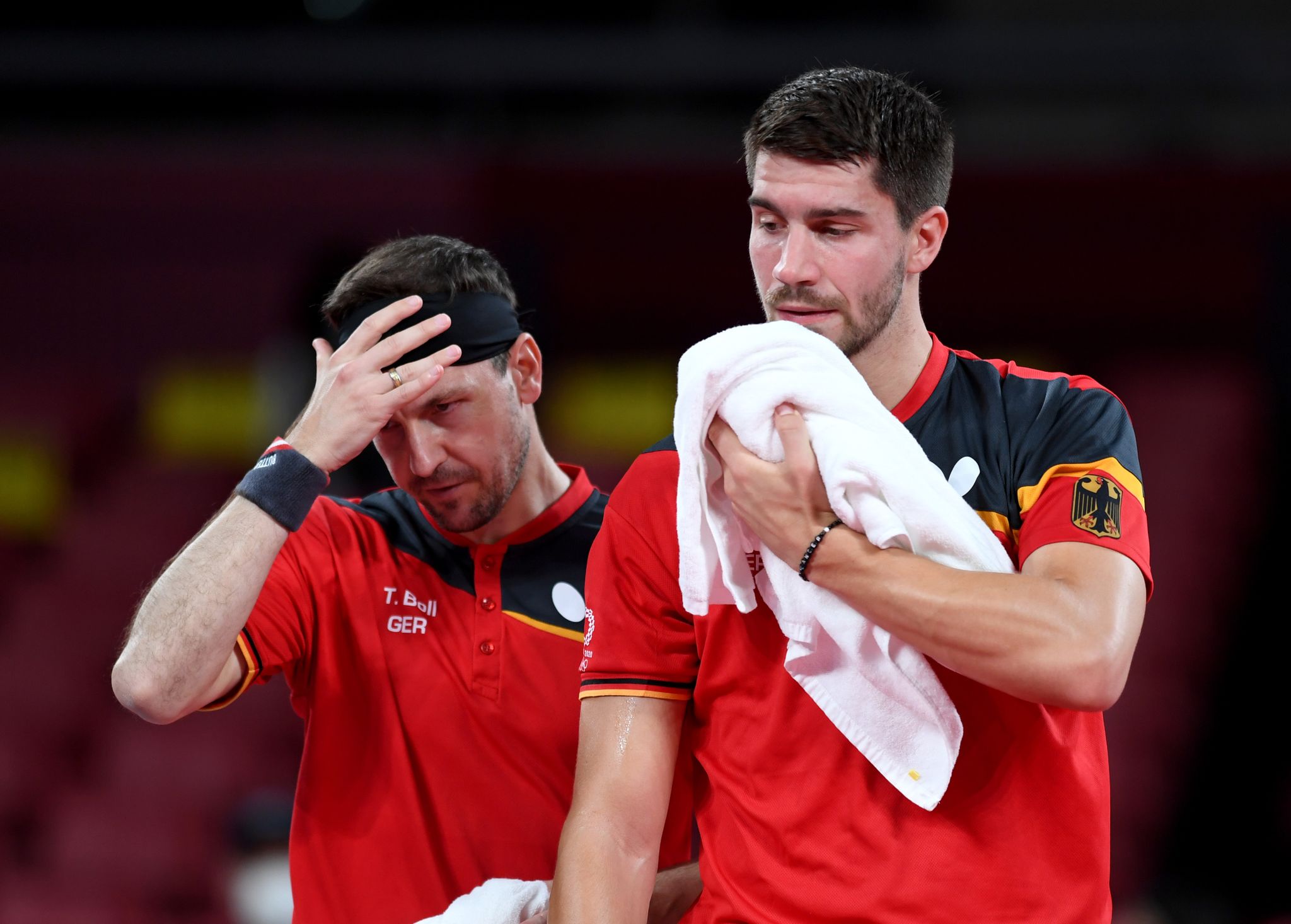 Timo Boll (l) und Patrick Franziska sind bei der Tischtennis-WM im Doppel ausgeschieden.