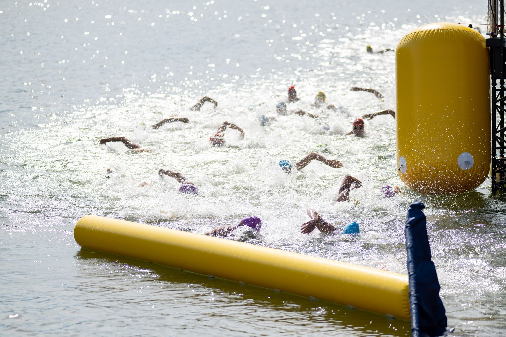 Bei der Staffel müssen die Teilnehmenden 300 Meter schwimmen.