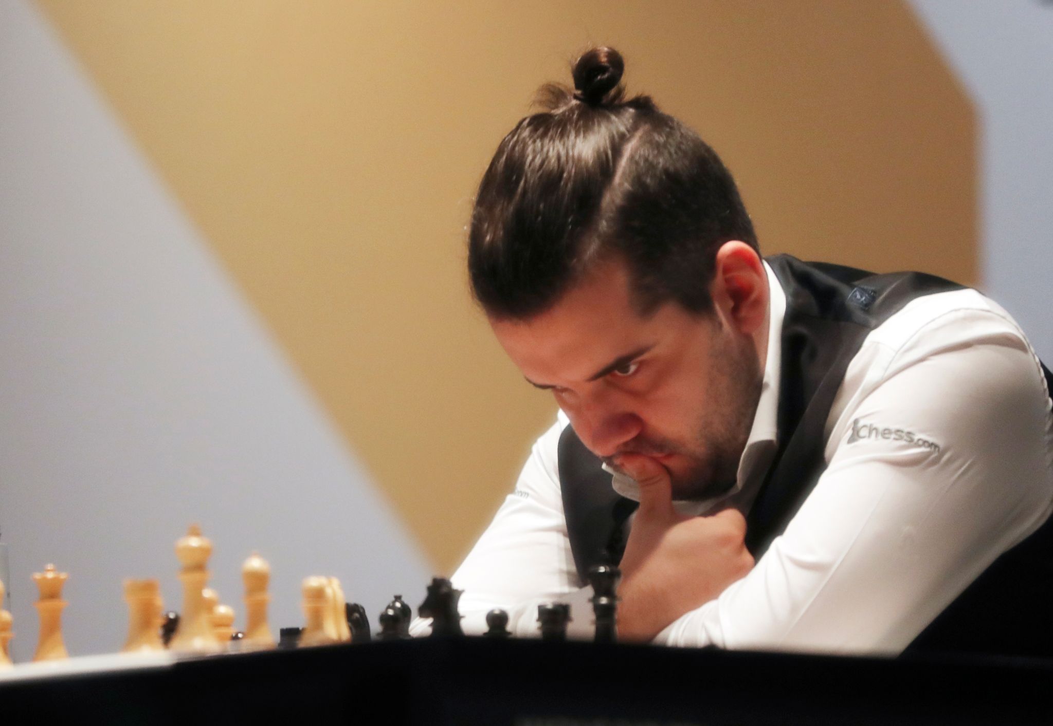 Der Russe Jan Nepomnjaschtschi ging bei der Schach-WM wieder in Führung.