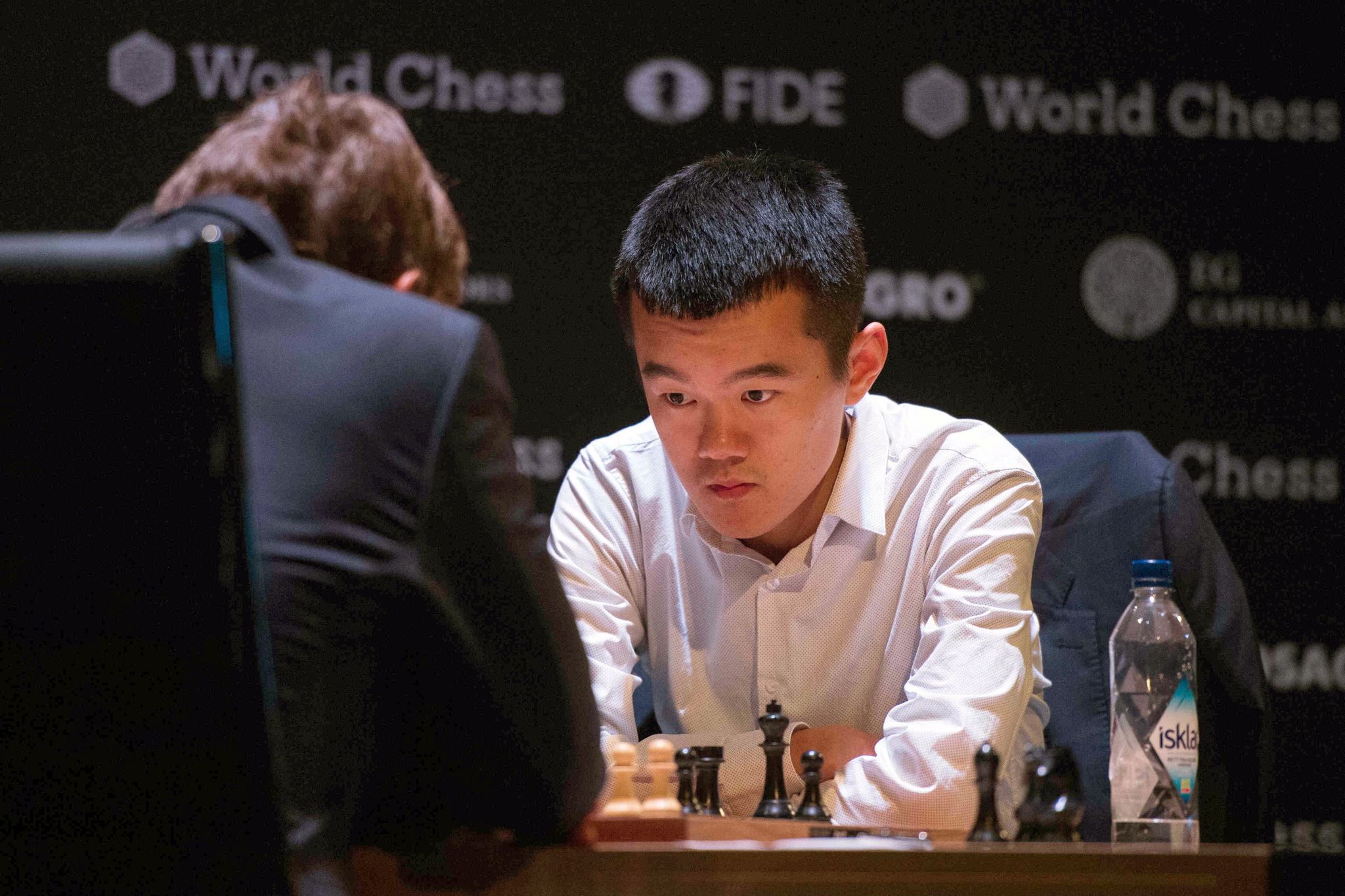 Ding Liren glich bei der Schach-WM zum 6:6 gegen Jan Nepomnjaschtschi aus.