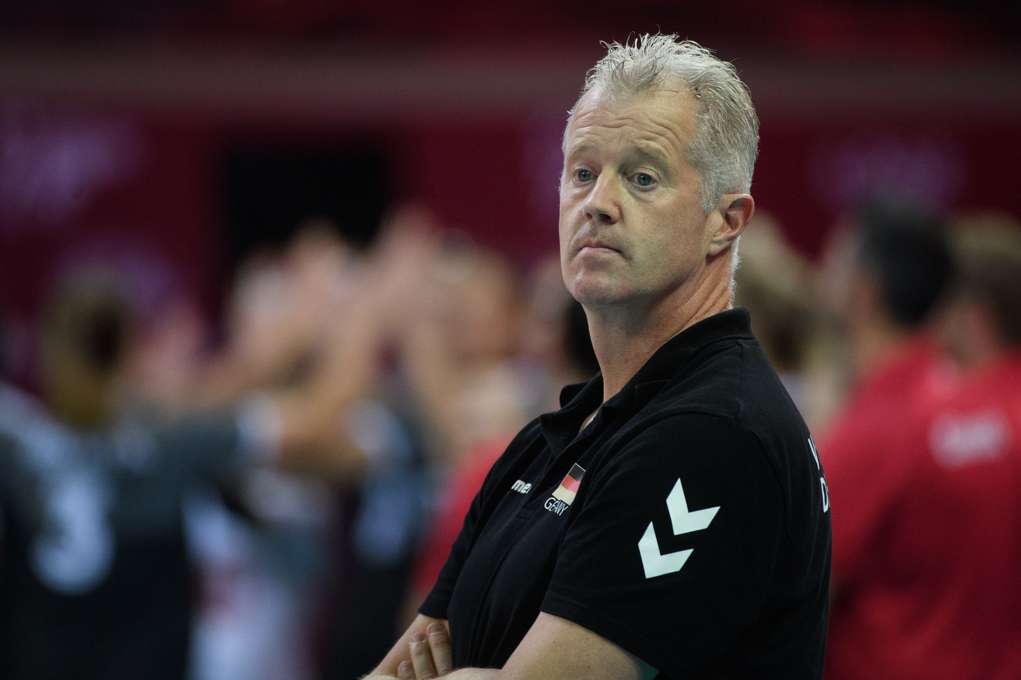 Volleyball-Bundestrainer Vital Heynen verlor mit seiner Mannschaft das erste Spiel in der Nationenliga.