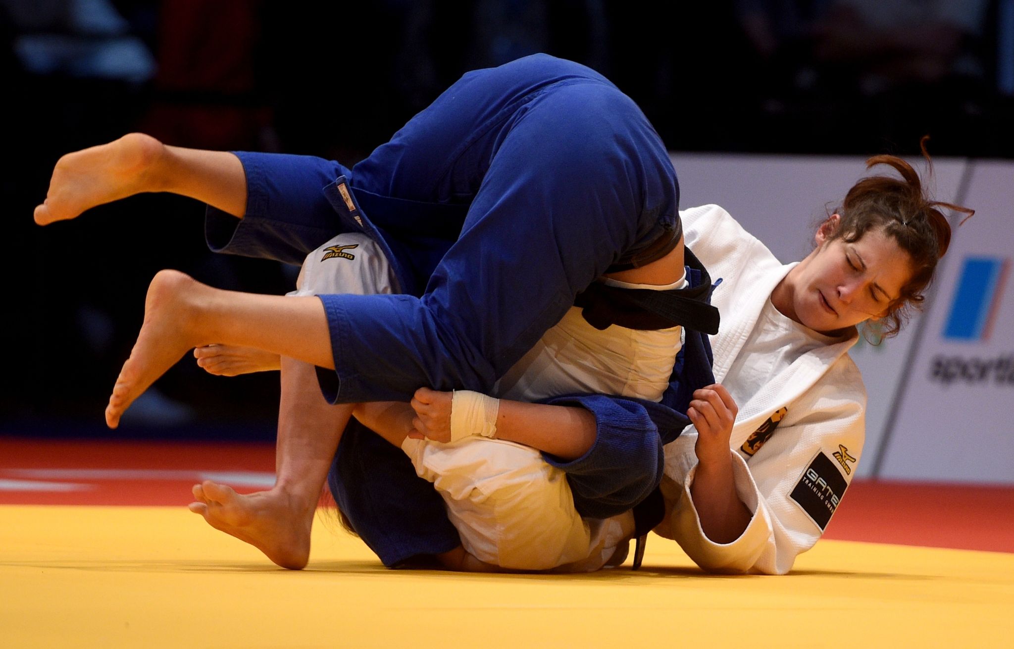 Die deutschen Judoka um Miriam Butkereit (r) holten Silber im Mixed-Team-Wettbewerb.