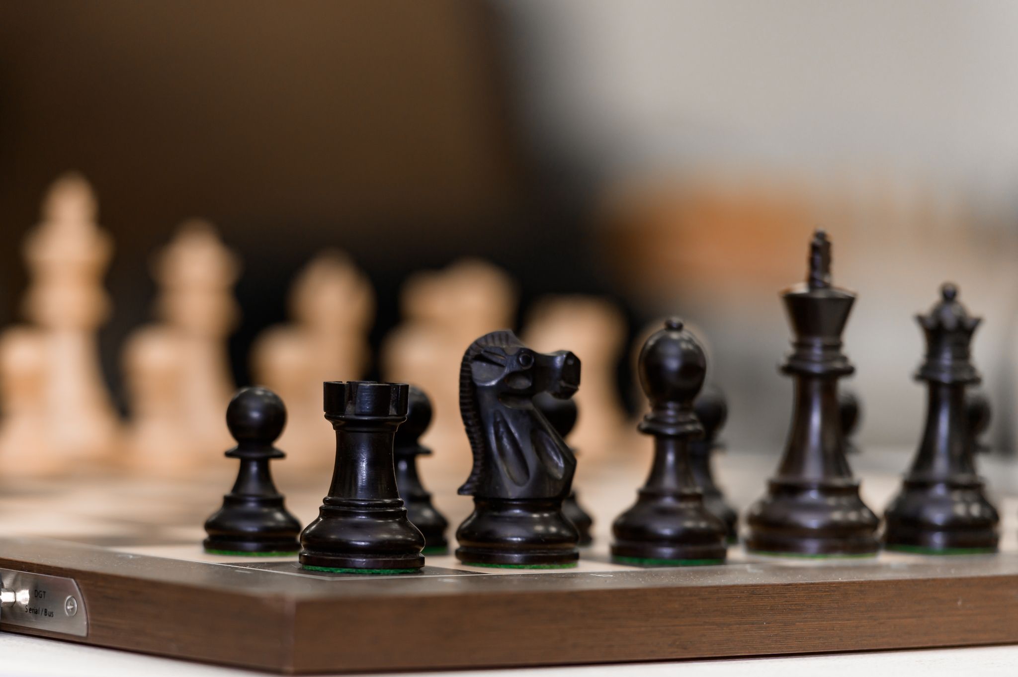 Viel Schachspielerinnen prangern Sexismus in ihrem Sport an.