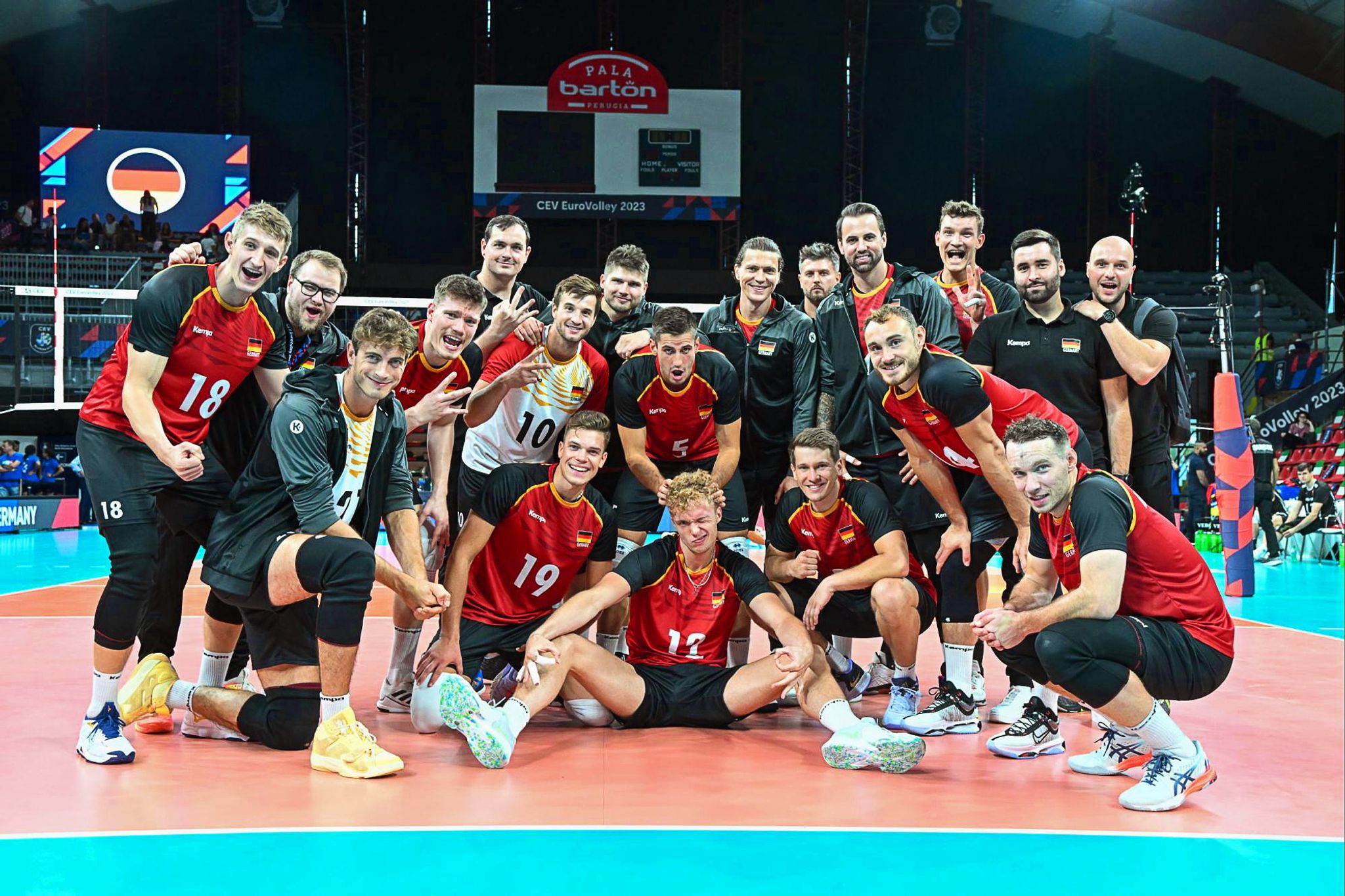 Die deutschen Volleyballer holten bei der EM den zweiten Sieg im zweiten Spiel.