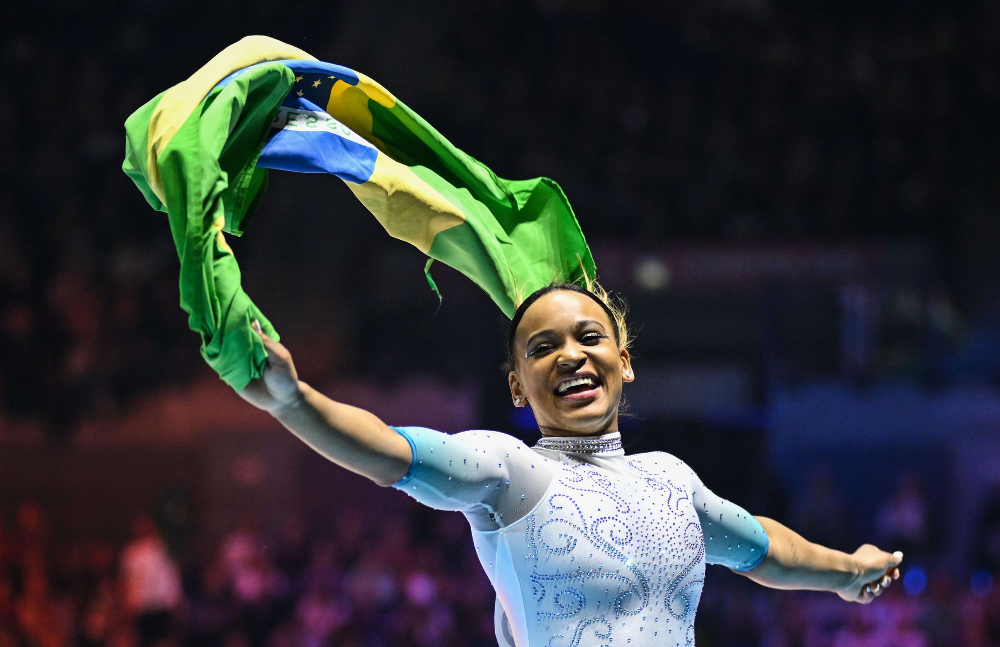 Rebeca Andrade aus Brasilien gewinnt den WM-Titel beim Sprung.