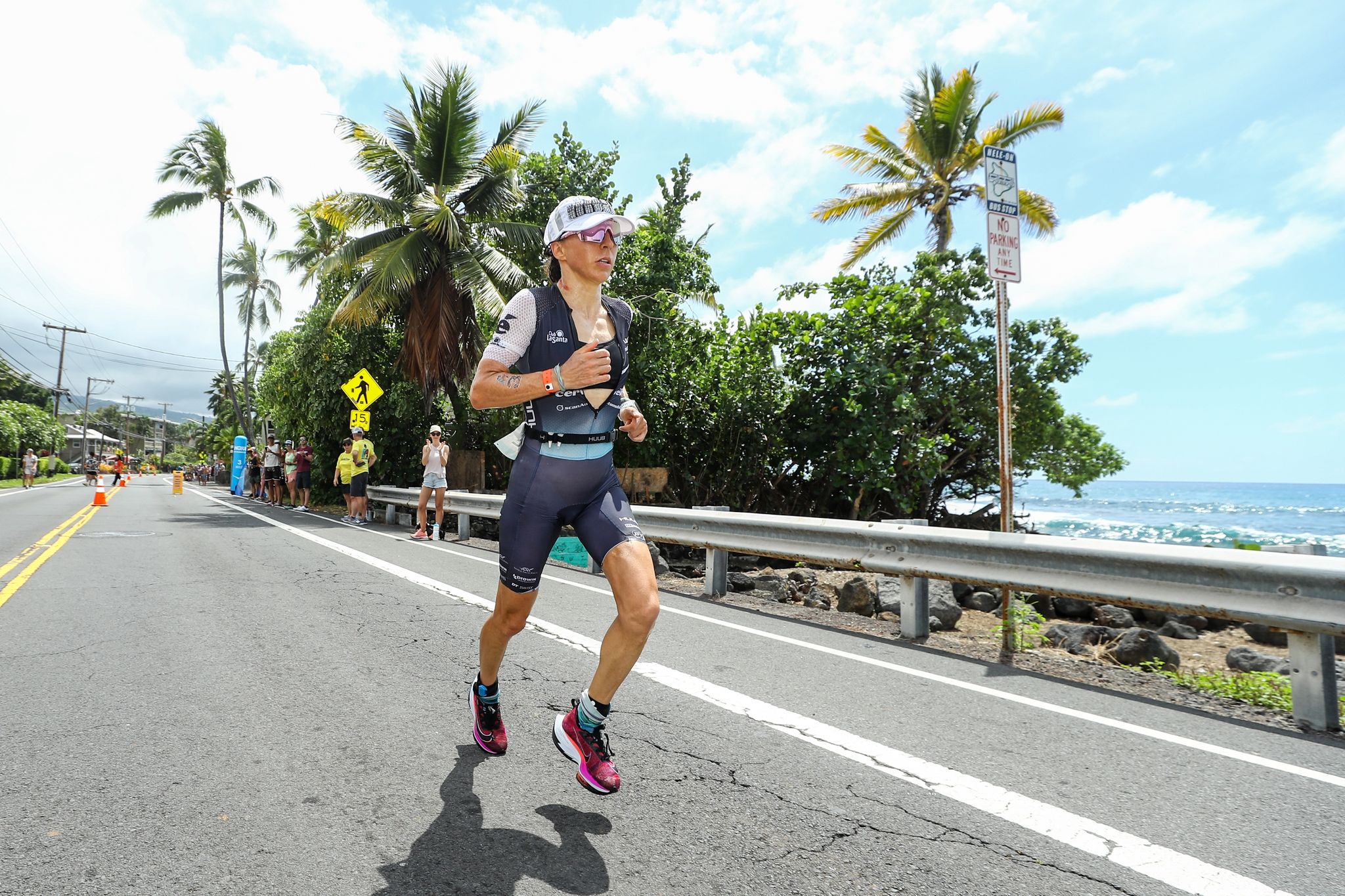 Die deutsche Anna Haug nimmt am Triathlon im US-Bundesstaat Hawaii teil.