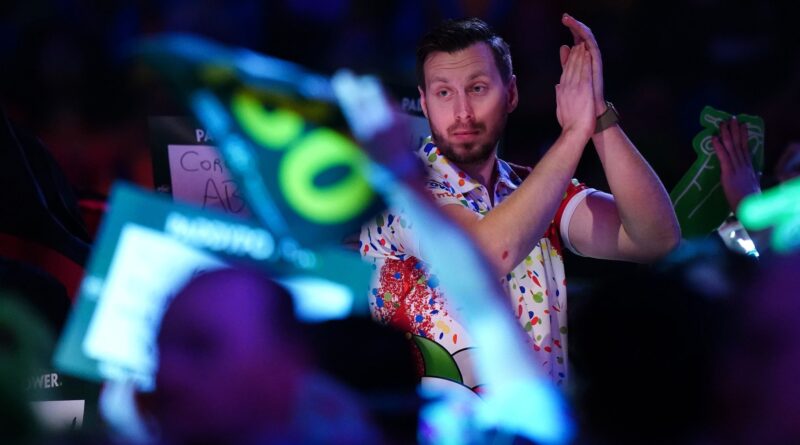 Holte den ersten deutschen Sieg bei der Darts-WM: Florian Hempel.