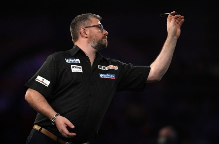 Ist bei der Darts-WM früh ausgeschieden: James Wade.