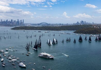 Die Jachten fahren zur Startlinie der Segelregatta «Sydney Hobart Yacht Race».