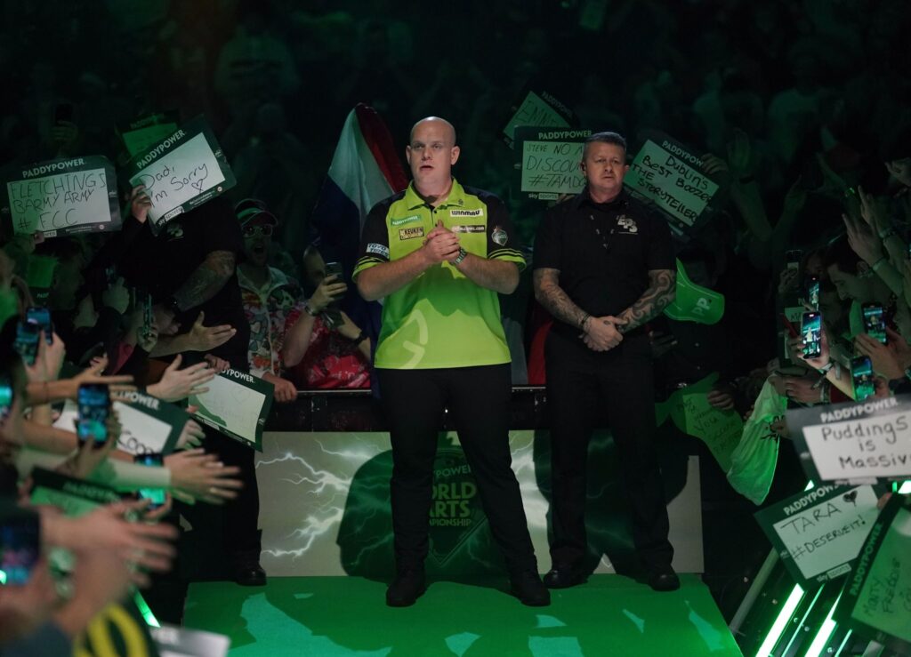 Michael van Gerwen bezwang seinen Landsmann Richard Veenstra mit 4:0.