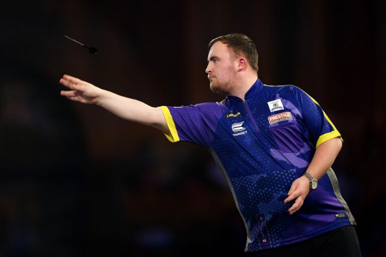 Spielte im Viertelfinale der Bahrain Masters einen Neun-Darter: Luke Littler.