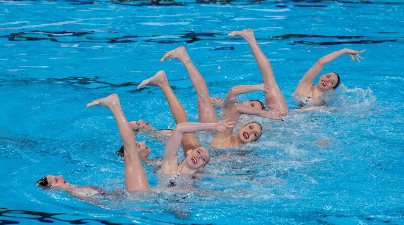Das israelische Team der Synchronschwimmerinnen in Aktion.