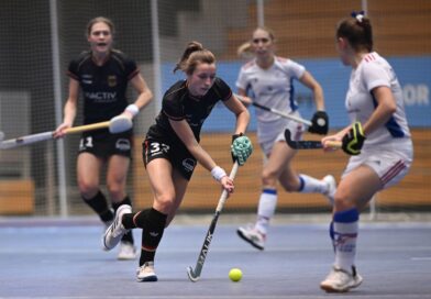 Katharina Kiefer (2.v.l.) und die deutschen Hockey-Damen stehen im EM-Halbfinale.
