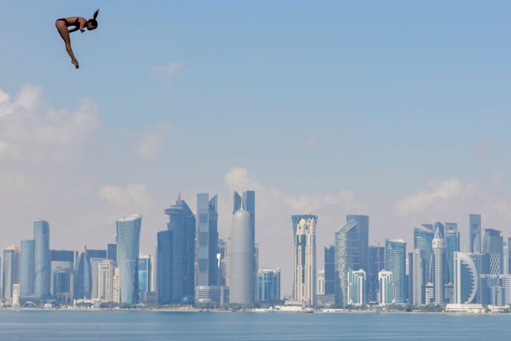 Anna Bader beim High Diving in Doha.