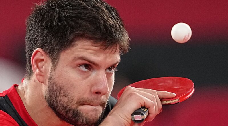 Dimitrij Ovtcharov hat eine ganz besondere Beziehung zu seinem Tischtennisschläger.