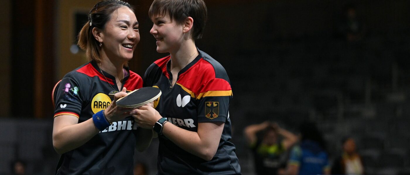 Sind bereit für das Spiel gegen Frankreich: Nina Mittelham (r) und Shan Xiaona.