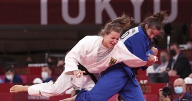 Anna-Maria Wagner aus Deutschland (weiß) hat mit Alina Böhm bei der Judo-EM in Zagreb Medaillen gewonnen.