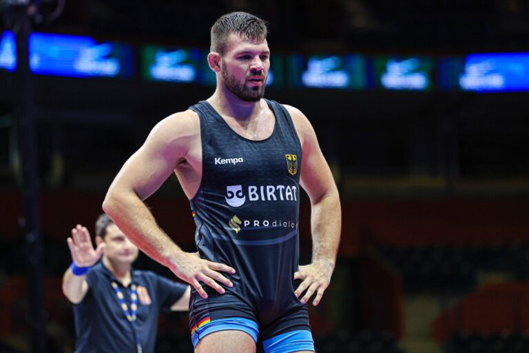 Ringer Erik Thiele hat sich für die Olympischen Spiele in Paris qualifiziert.