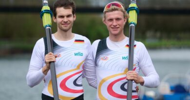 Julius Christ (l) und Sönke Kruse: Das Duo steht im Finale der Qualifikationsregatta für die Olympischen Spiele in Paris.