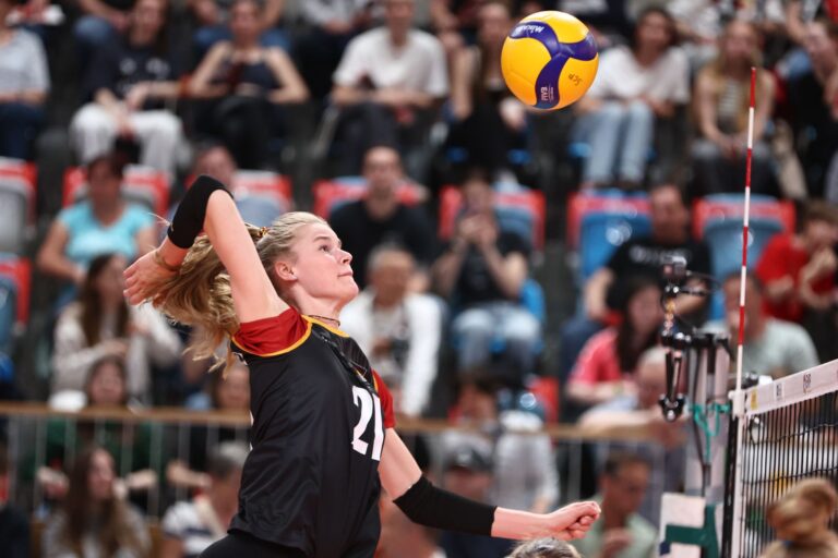 Die Olympia-Chancen der deutschen Volleyballerinnen um Camilla Weitzel schwinden nach einer weiteren Niederlage in der Nationenliga.