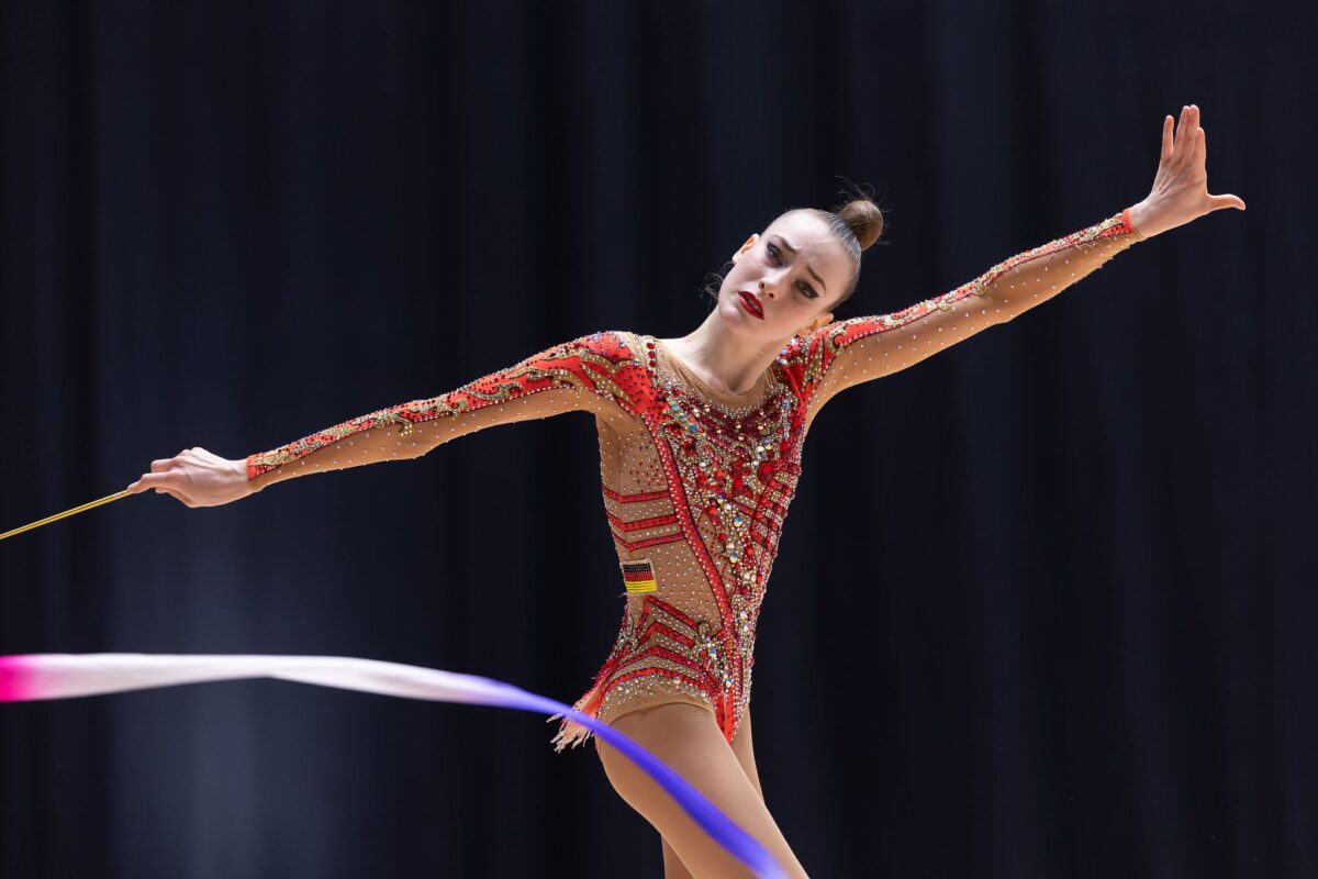 Gymnastik-Star Darja Varfolomeev gewinnt bei den deutschen Turn-Meisterschaften drei von vier Geräte-Titeln.