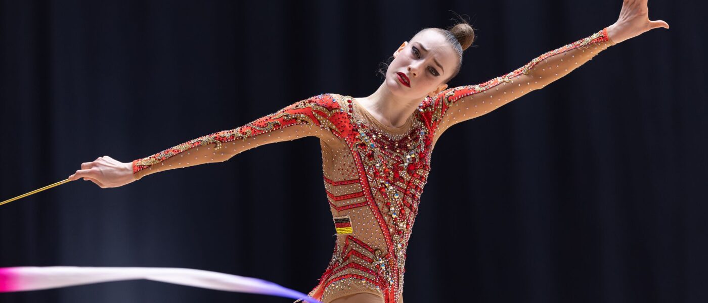 Gymnastik-Star Darja Varfolomeev gewinnt bei den deutschen Turn-Meisterschaften drei von vier Geräte-Titeln.