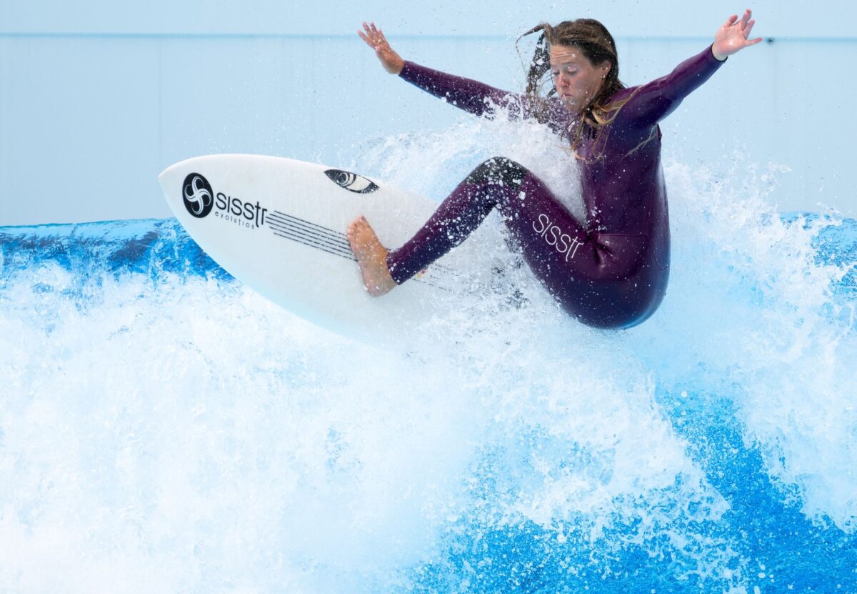 Surferin Camilla Kemp startet bei den Olympischen Spielen 2024.