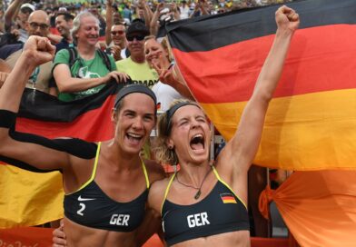 2016 feiern Kiran Walkenhorst (l) und Laura Ludwig den Olympiasieg in Rio de Janeiro.