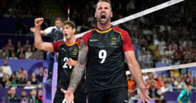 Deutschlands Volleyballer feiern einen wichtigen Sieg zum Olympia-Auftakt.