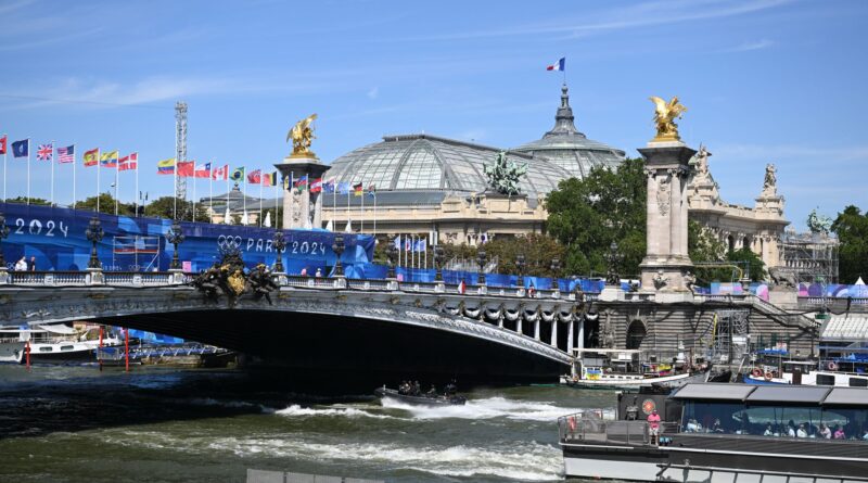 Schwimm-Bundestrainer Berkhahn sorgt sich um die Bedingungen in der Seine.