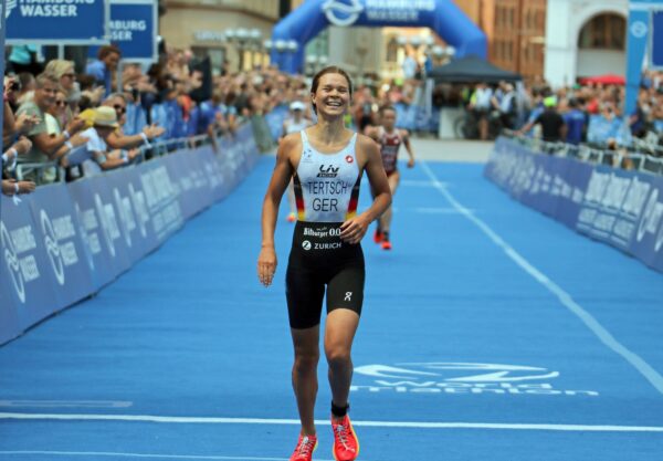 Lisa Tertsch sicherte sich beim Triathlon in Hamburg den zweiten Platz.