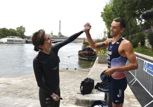 Frankreichs Sportministerin Amelie Oudea-Castera schwamm in der Seine.