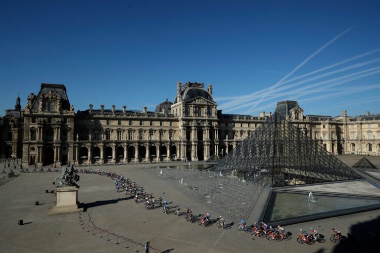 Der Louvre gehört zu den Einrichtungen, die bei der Eröffnung der Olympischen Sommerspiele geschlossen bleiben. (Archivfoto)