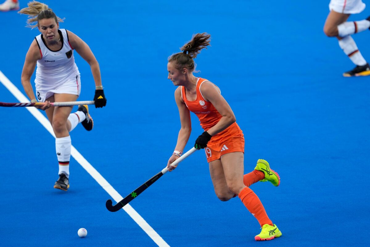 Die deutschen Hockey-Frauen lieferten sich mit Topfavorit Niederlande ein packendes Vorrunden-Duell.