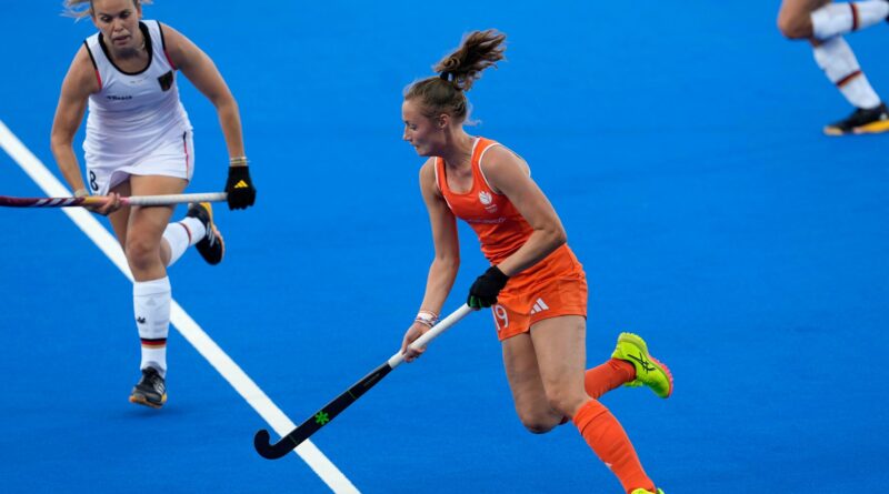 Die deutschen Hockey-Frauen lieferten sich mit Topfavorit Niederlande ein packendes Vorrunden-Duell.