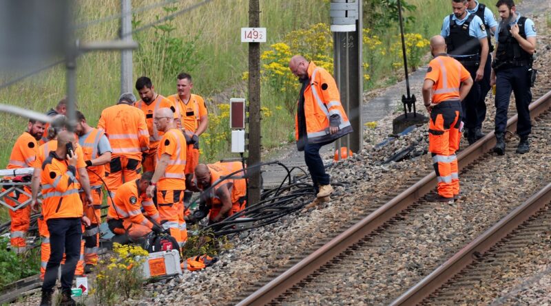 Die Reparaturarbeiten am französischen Bahnnetz dauern auch am Wochenende an.