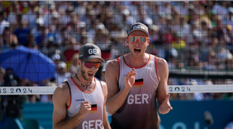 Das Duo Clemens Wickler (l) und Nils Ehlers will eine Medaille holen.