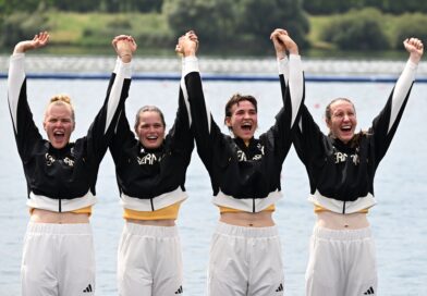 Die Freude über Bronze war im Frauen-Doppelvierer groß.