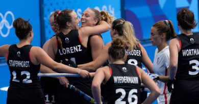 Deutschlands Hockey-Frauen siegen gegen den Olympia-Gastgeber.