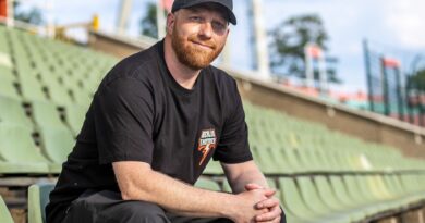 Trainer Johnny Schmuck und die Berlin Thunder verlieren gegen die Paris Musketeers.