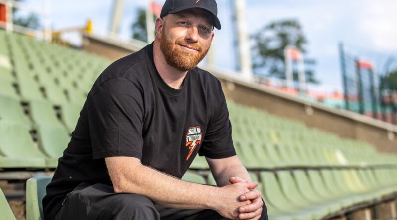 Trainer Johnny Schmuck und die Berlin Thunder verlieren gegen die Paris Musketeers.