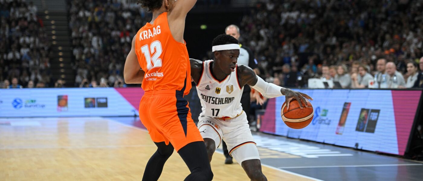 Dennis Schröder (r) zählt zu den Fahnenträger-Kandidaten.