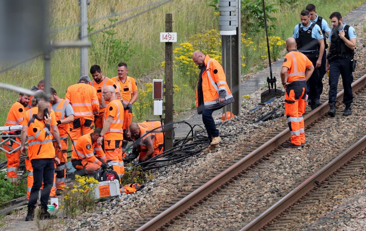 Die Reparaturarbeiten am französischen Bahnnetz dauern auch am Wochenende an.