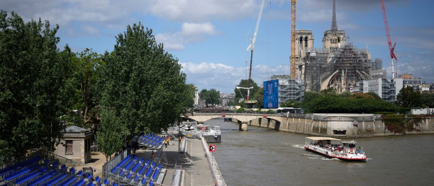 Noch ist die Wasserqualität der Seine für olympische Schwimmwettkämpfe nicht durchgängig ausreichend (Archivbild).