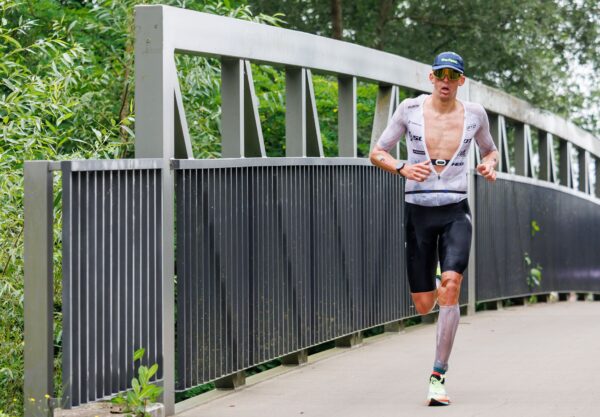 Triathlet Magnus Ditlev holt sich den Sieg in Roth.