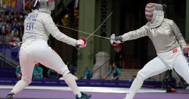 Nada Hafez (l) bei ihrem Sieg in der ersten Runde.