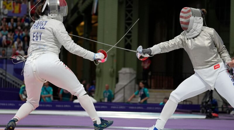 Nada Hafez (l) bei ihrem Sieg in der ersten Runde.