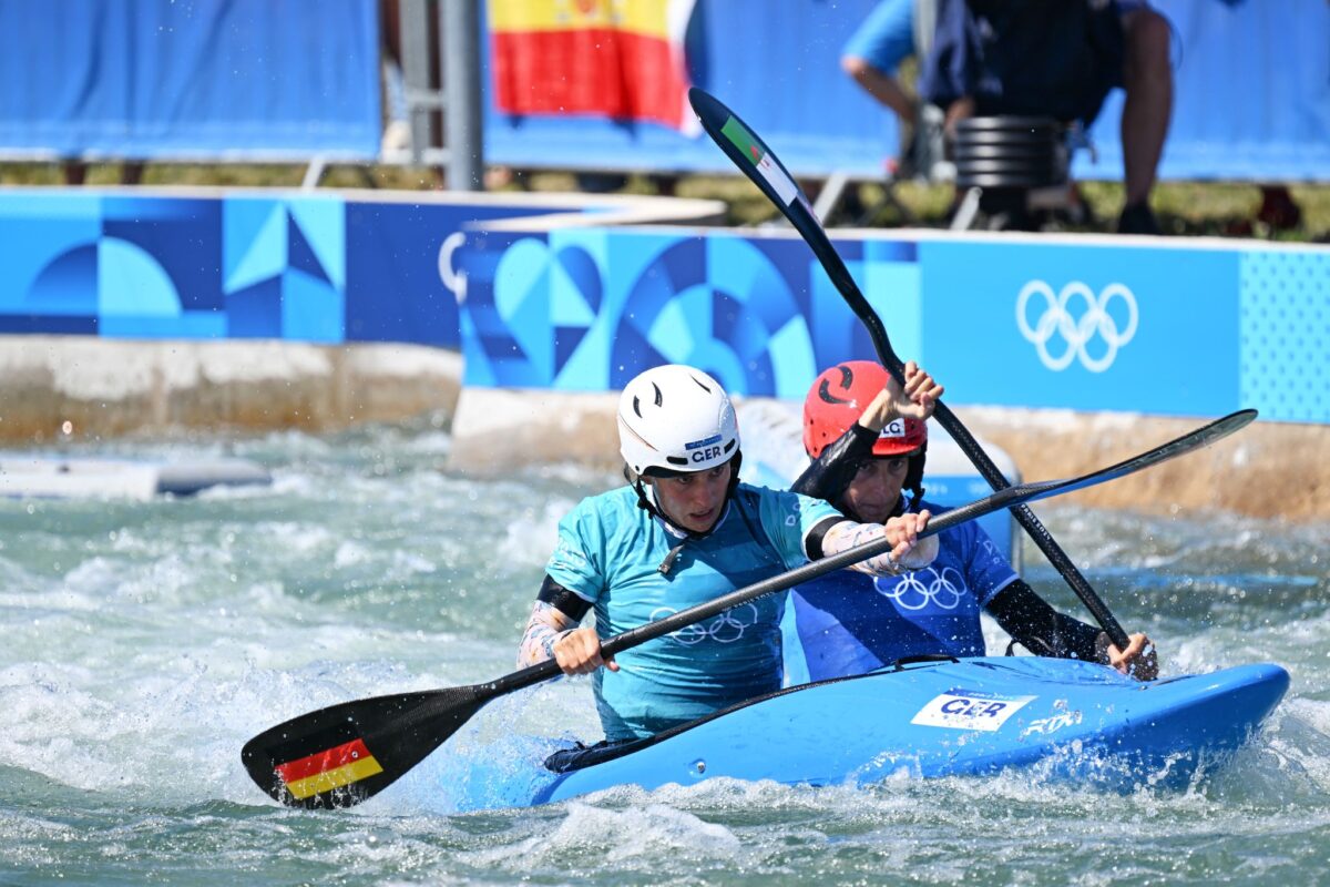 Elena Lilik kämpft sich mit viel Durchsetzungsvermögen ins Halbfinale bei der Olympia-Premiere im Kajak-Cross.